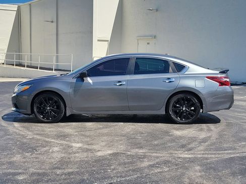 Certified 2018 Nissan Altima 2.5 SR w/ SR Midnight Edition FWD image 11