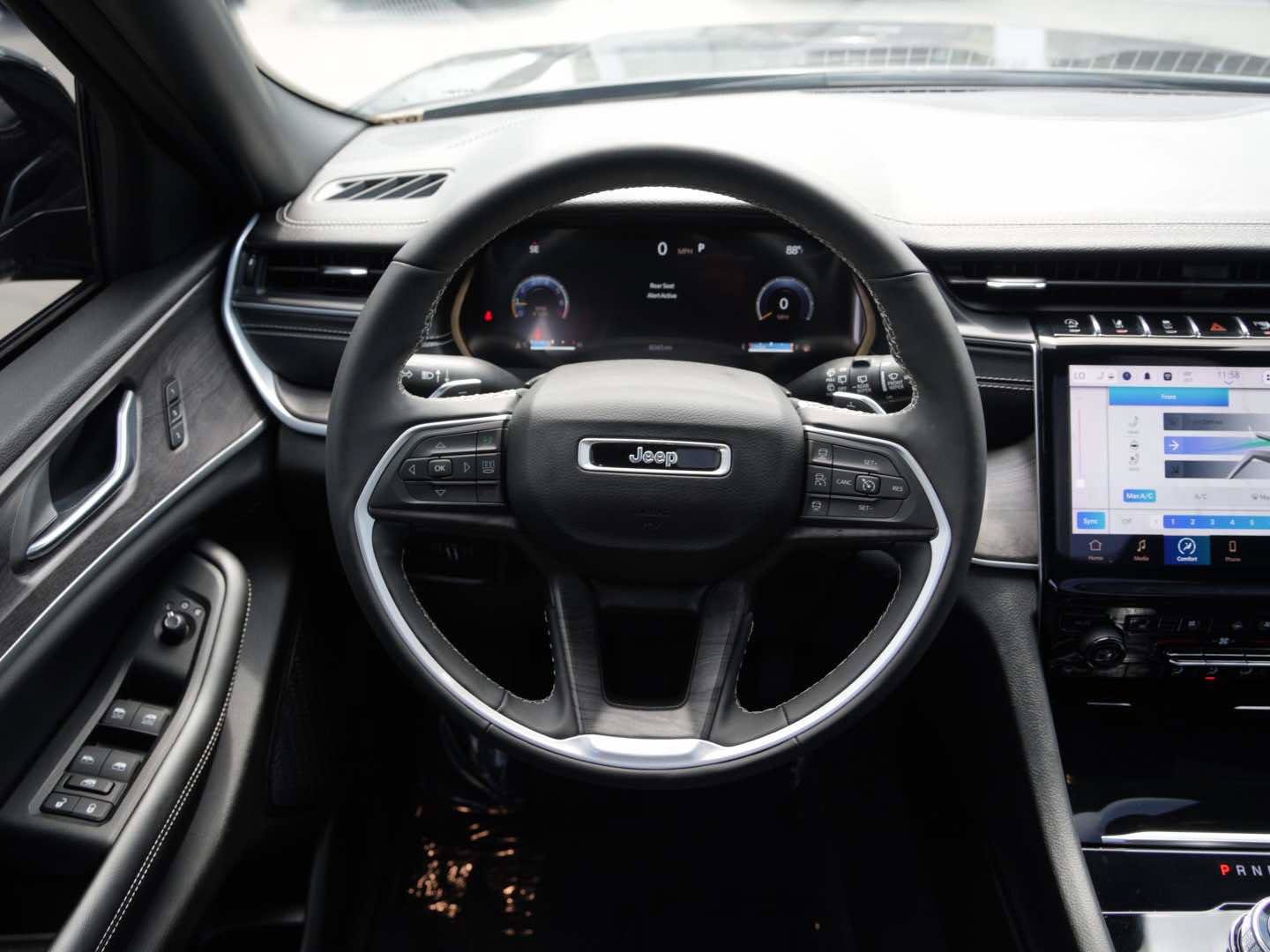 Used 2024 Jeep Grand Cherokee L Limited w/ Luxury Tech Group II RWD image 8
