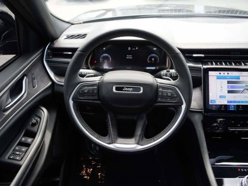 Used 2024 Jeep Grand Cherokee L Limited w/ Luxury Tech Group II RWD image 8