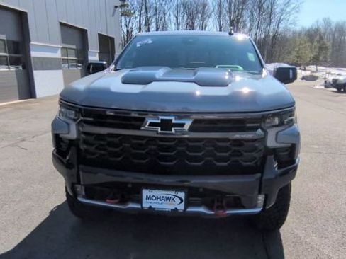 Used 2025 Chevrolet Silverado 1500 ZR2 w/ Technology Package image 3