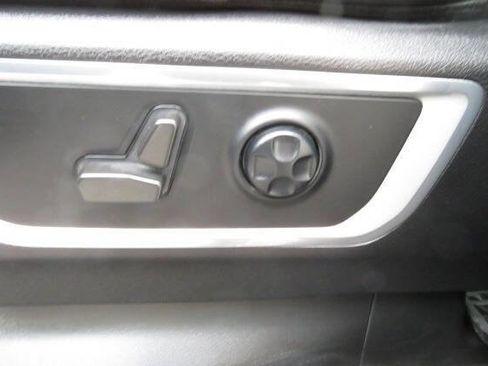 Used 2021 RAM 1500 Laramie image 12