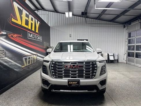 Used 2025 GMC Yukon XL Denali w/ Denali Reserve Package AWD/4WD image 22