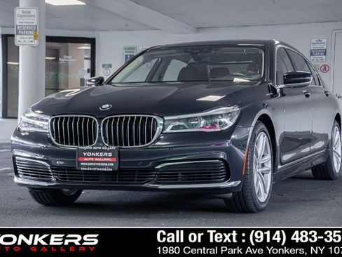 Used 2019 BMW 750i xDrive w/ Executive Package AWD/4WD image 3