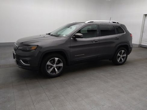 Used 2019 Jeep Cherokee Limited w/ Technology Group AWD/4WD image 2