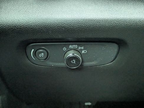 Used 2020 Chevrolet Traverse LS image 16