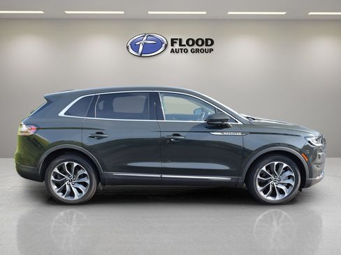 Used 2022 Lincoln Nautilus Reserve AWD/4WD image 3