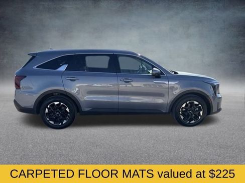 Used 2024 Kia Sorento S image 2