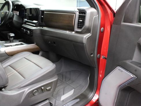 Used 2024 Chevrolet Silverado 1500 High Country w/ High Country Premium Package AWD/4WD image 42