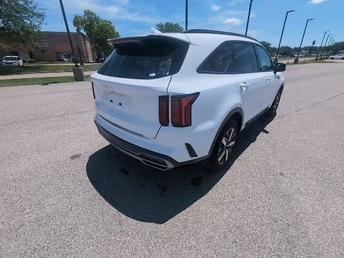 Used 2023 Kia Sorento EX w/ Panoramic Sunroof Package FWD image 6