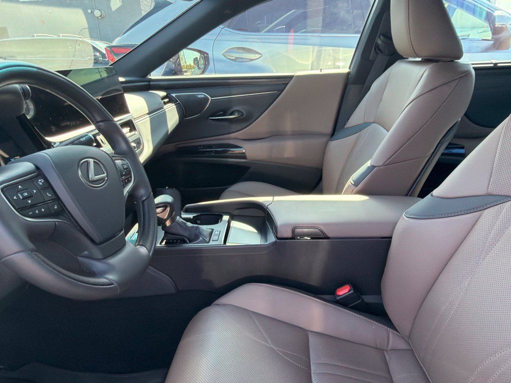 Used 2025 Lexus ES 300h Ultra Luxury FWD image 24