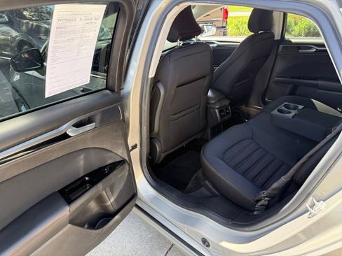 Used 2015 Ford Fusion SE FWD image 13