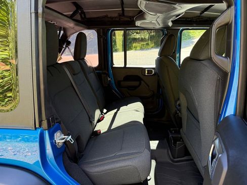 Used 2025 Jeep Wrangler Unlimited Sport image 17