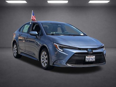 Used 2023 Toyota Corolla LE w/ Carpet Mat Package (TMS) FWD image 2