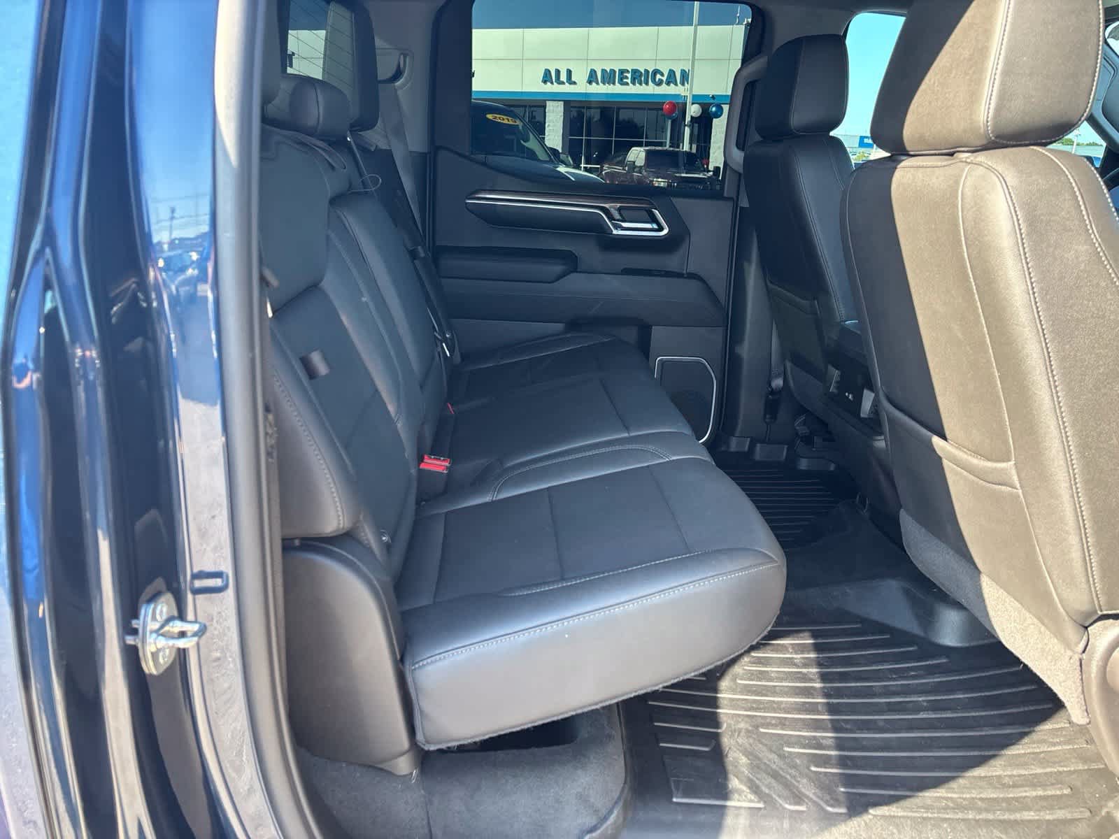 Used 2022 Chevrolet Silverado 1500 LT w/ Leather Package AWD/4WD image 13