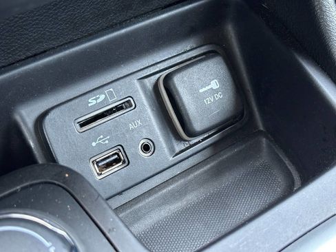 Used 2018 Jeep Cherokee Latitude Plus w/ Cold Weather Group image 21