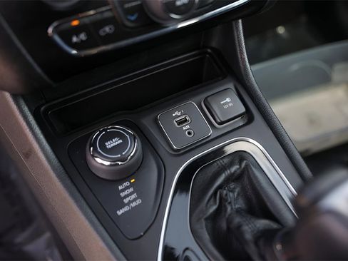 Used 2023 Jeep Cherokee Altitude Lux w/ Lux Elite Package image 22