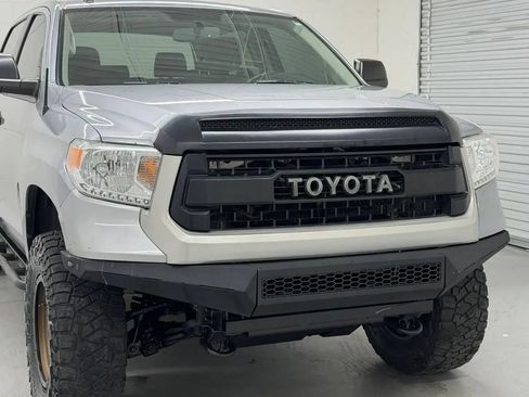 Used 2017 Toyota Tundra SR5 w/ TRD Off Road Package AWD/4WD image 40