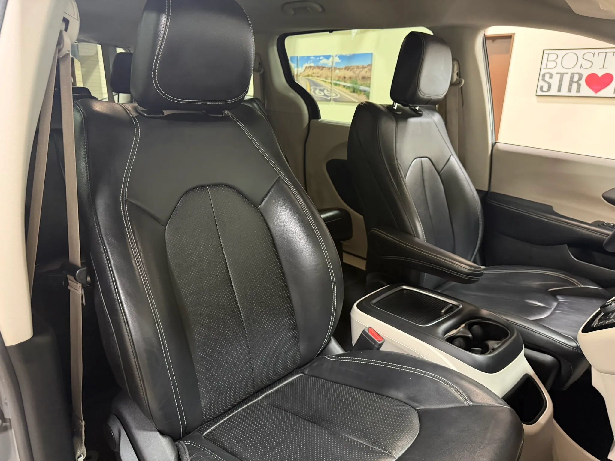 Used 2022 Chrysler Pacifica Touring-L FWD image 35