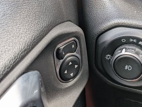 Used 2023 Jeep Wrangler Sport S image 23