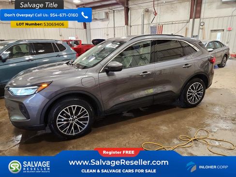 Used 2023 Ford Escape SE w/ Class II Trailer Tow Package FWD image 1