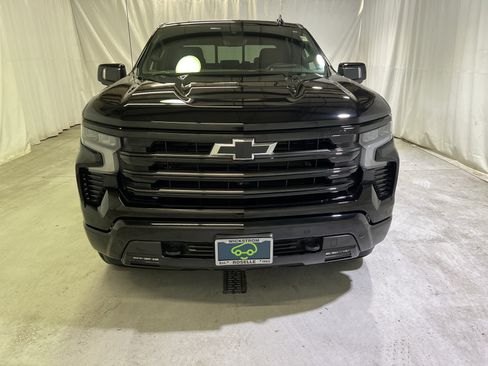 Used 2025 Chevrolet Silverado 1500 High Country w/ Midnight Edition AWD/4WD image 3