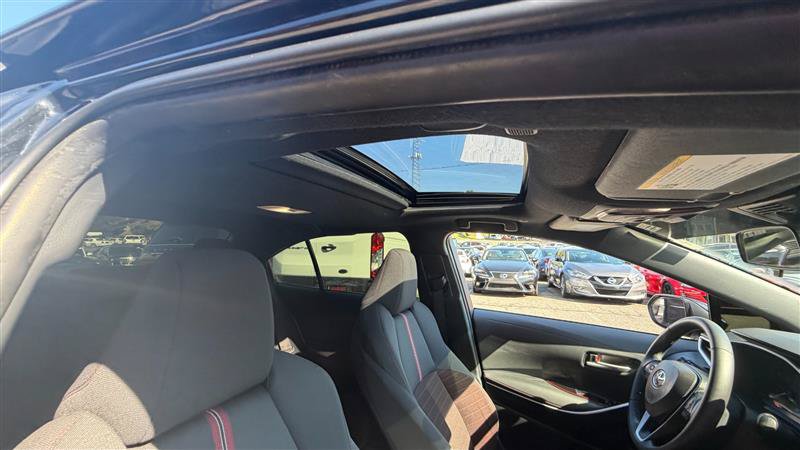 Used 2023 Toyota Corolla SE w/ SE Package FWD image 9