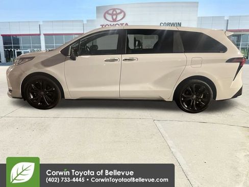 Certified 2025 Toyota Sienna XSE image 5