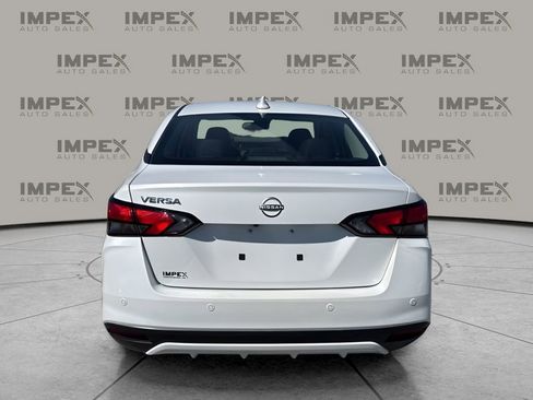 Used 2025 Nissan Versa SV image 4