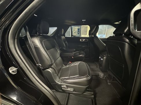 Used 2020 Ford Explorer XLT w/ Comfort Package image 23