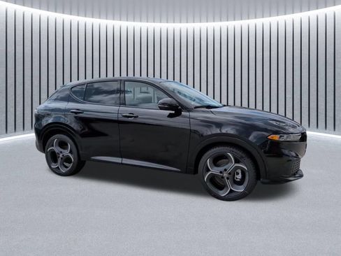 Used 2026 Alfa Romeo Tonale w/ Black Premium Package AWD/4WD image 4