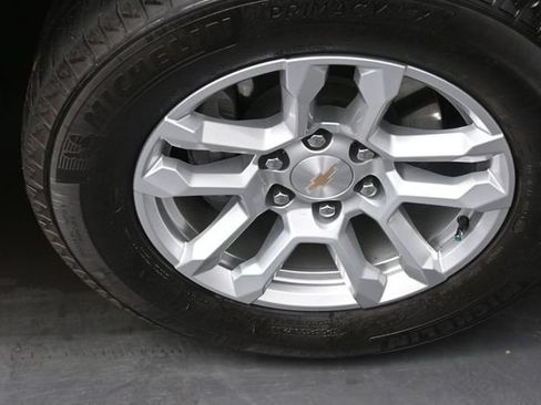Used 2023 Chevrolet Silverado 1500 LT AWD/4WD image 29