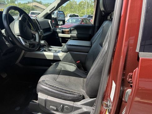 Used 2016 Ford F150 Lariat w/ Equipment Group 502A Luxury AWD/4WD image 4