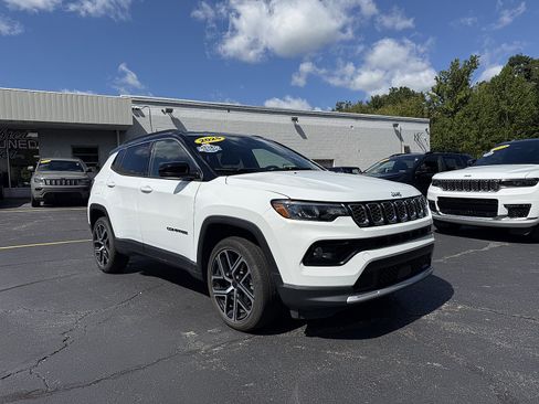 Used 2025 Jeep Compass Limited AWD/4WD image 19