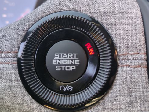 Used 2024 Jeep Compass Latitude image 15