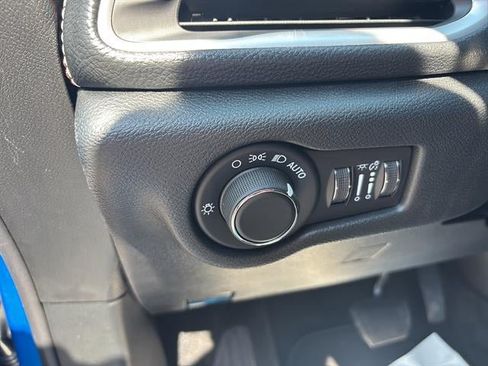 New 2027 Chrysler Pacifica Select AWD/4WD image 17