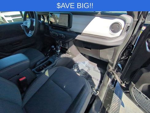 Used 2025 Jeep Wrangler Unlimited Sahara image 32