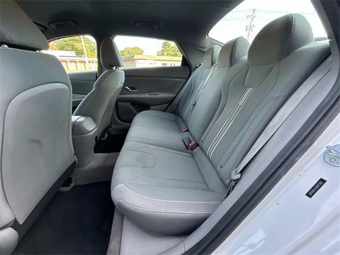 Certified 2022 Hyundai Elantra SEL w/ Cargo Package image 13