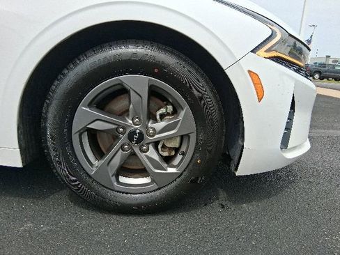 Used 2023 Kia K5 LXS FWD image 4