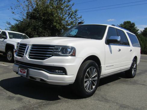Used 2016 Lincoln Navigator L Select image 3