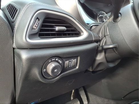 New 2026 Chrysler Pacifica Select image 18