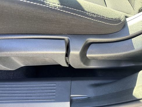 Used 2023 Nissan Rogue S image 15