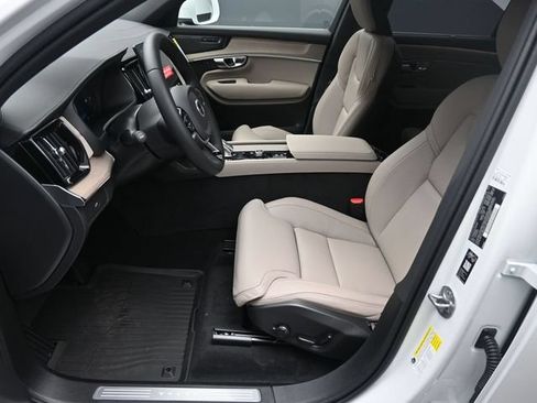 Used 2026 Volvo XC90 B6 Ultra w/ Protection Package Premier AWD/4WD image 18