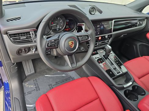 Used 2026 Porsche Macan AWD/4WD image 4