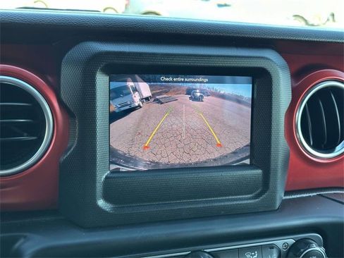 Used 2021 Jeep Wrangler Unlimited Rubicon w/ Cold Weather Group image 10