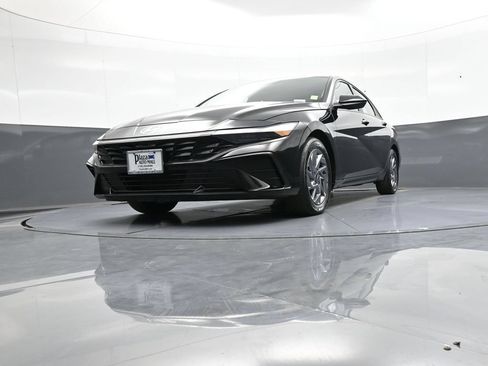 Certified 2024 Hyundai Elantra SEL FWD image 25