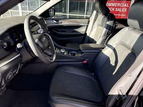 New 2026 Jeep Grand Cherokee Altitude RWD image 14