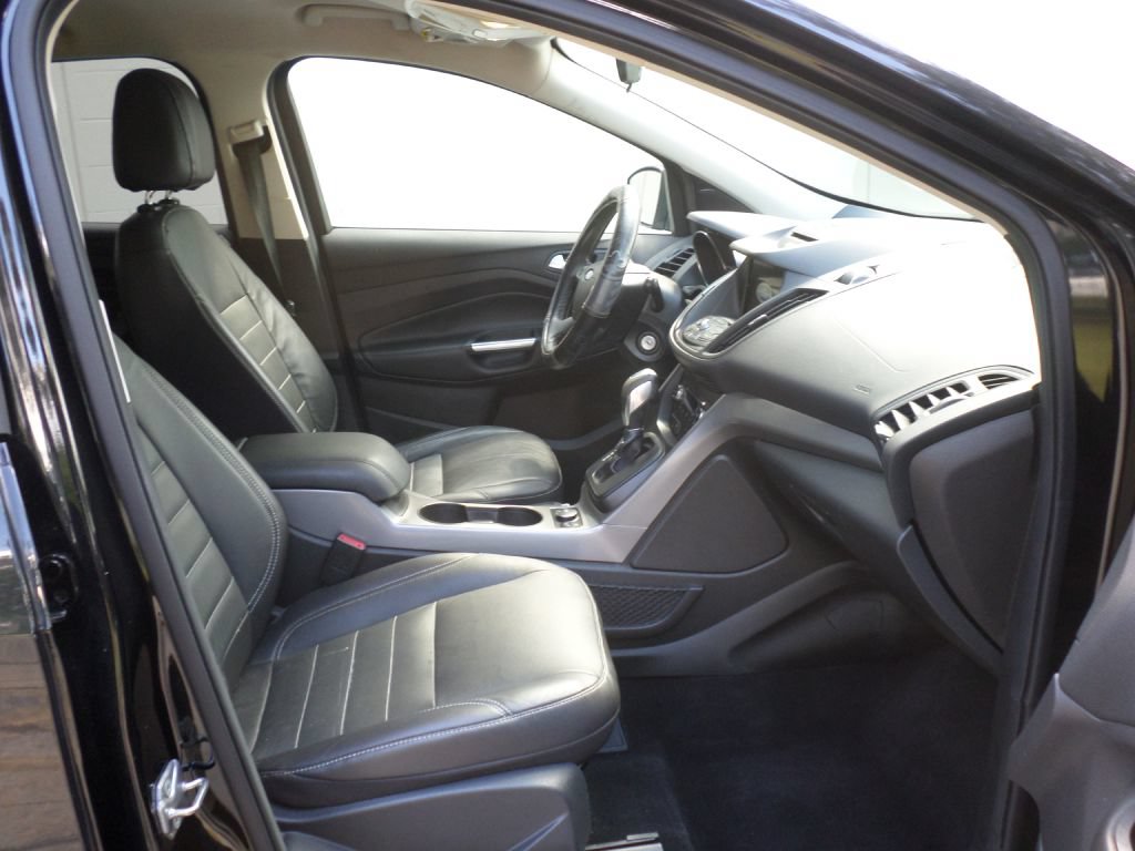 Used 2016 Ford Escape SE w/ SE Leather Comfort Package FWD image 9