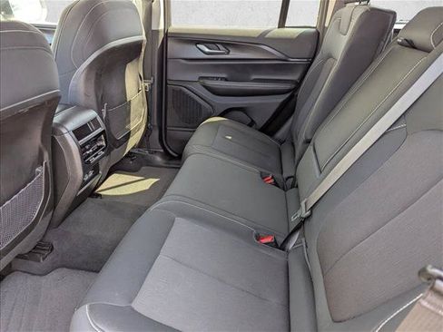 Used 2024 Jeep Grand Cherokee Laredo AWD/4WD image 23