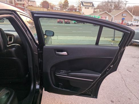 Used 2020 Dodge Charger SXT w/ Leather Interior Group image 17