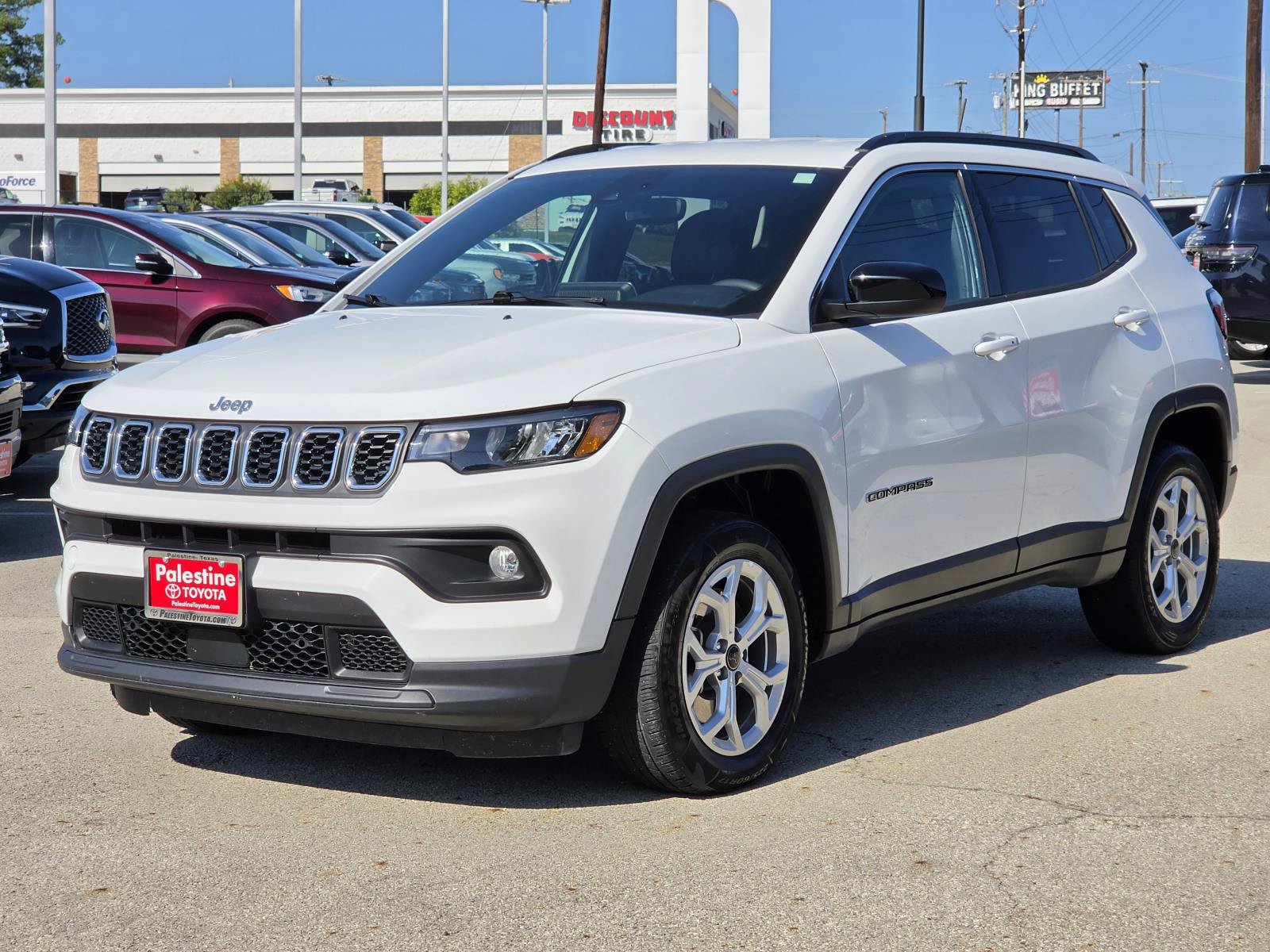 Used 2025 Jeep Compass Latitude AWD/4WD image 3